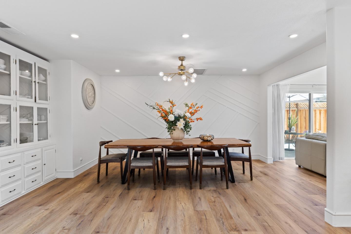 Detail Gallery Image 12 of 41 For 1504 Shaw Dr, San Jose,  CA 95118 - 4 Beds | 2/1 Baths