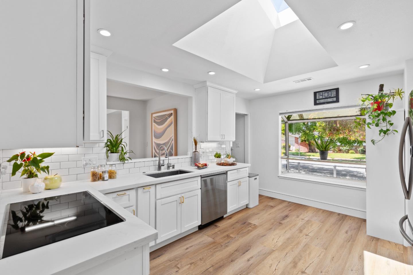 Detail Gallery Image 16 of 41 For 1504 Shaw Dr, San Jose,  CA 95118 - 4 Beds | 2/1 Baths