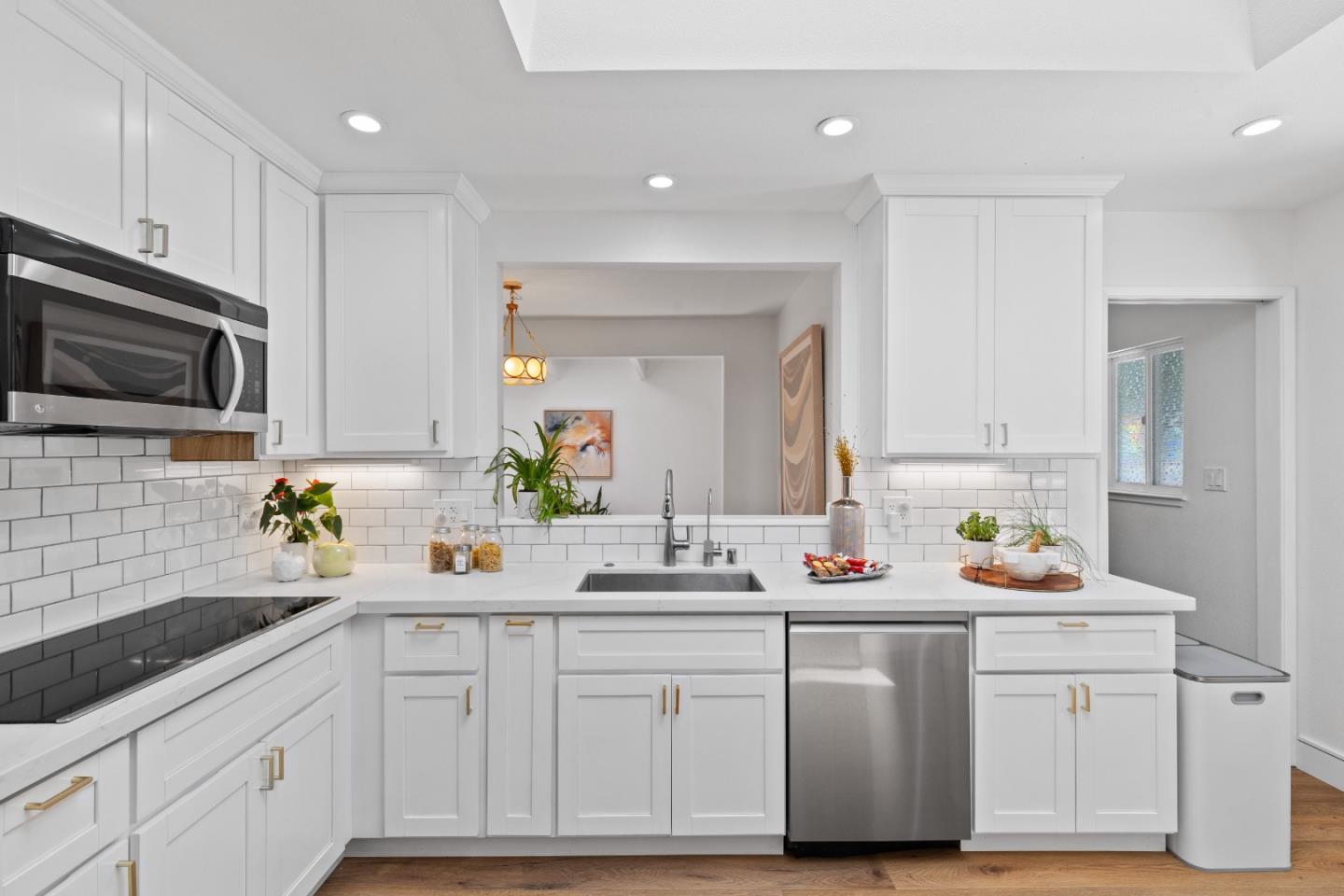 Detail Gallery Image 19 of 41 For 1504 Shaw Dr, San Jose,  CA 95118 - 4 Beds | 2/1 Baths