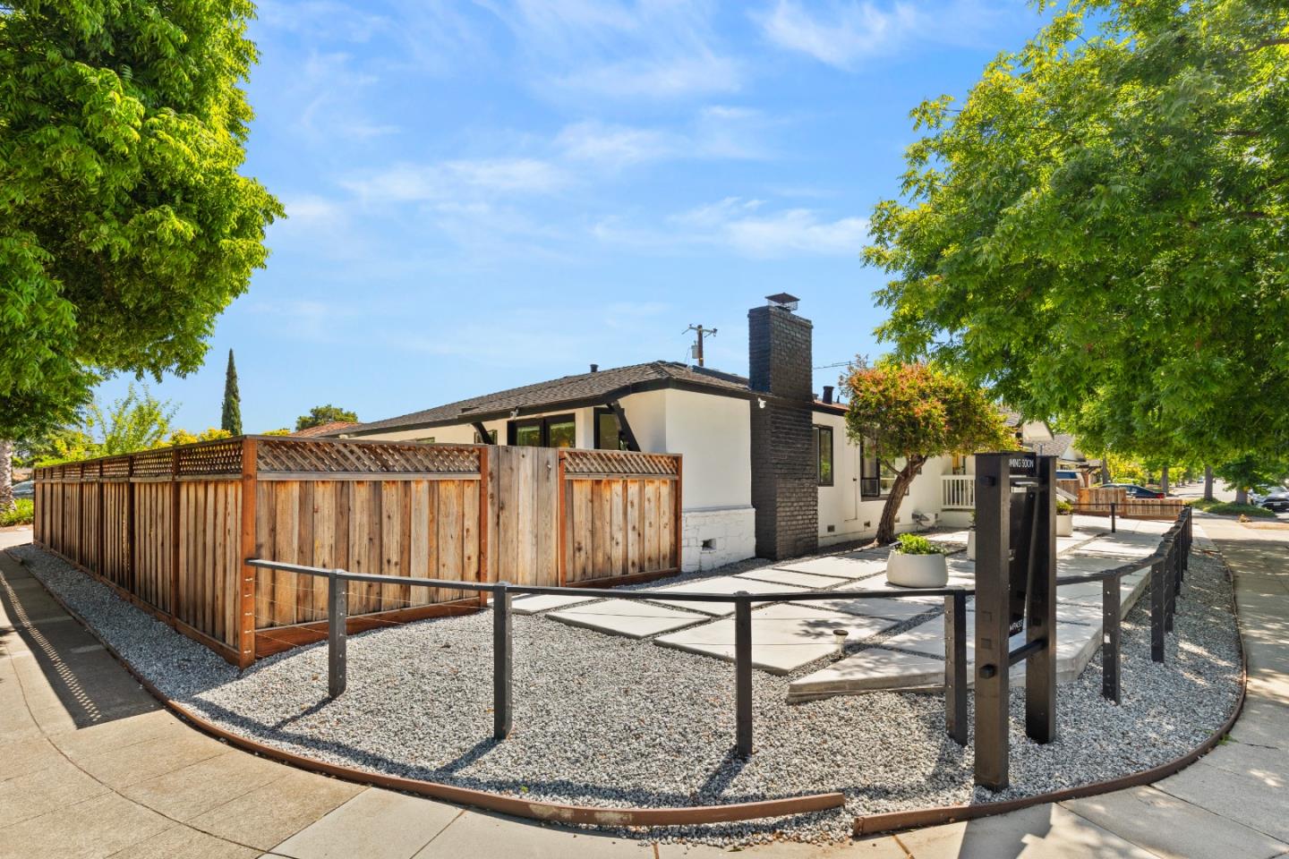 Detail Gallery Image 2 of 41 For 1504 Shaw Dr, San Jose,  CA 95118 - 4 Beds | 2/1 Baths