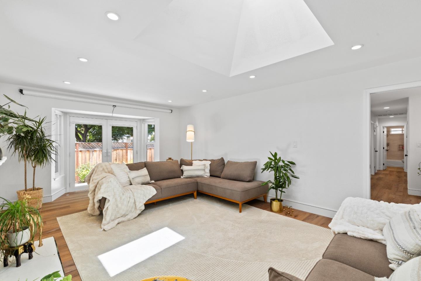 Detail Gallery Image 24 of 41 For 1504 Shaw Dr, San Jose,  CA 95118 - 4 Beds | 2/1 Baths