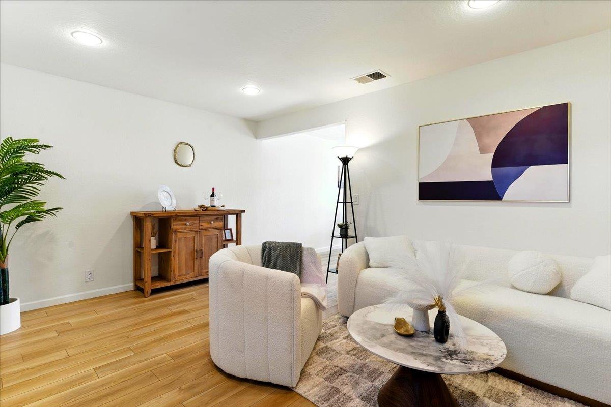 Detail Gallery Image 2 of 23 For 5484 Don Andres Way, San Jose,  CA 95123 - 2 Beds | 1/1 Baths