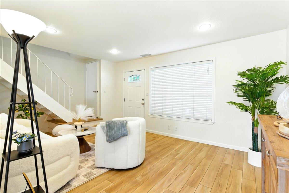Detail Gallery Image 3 of 23 For 5484 Don Andres Way, San Jose,  CA 95123 - 2 Beds | 1/1 Baths