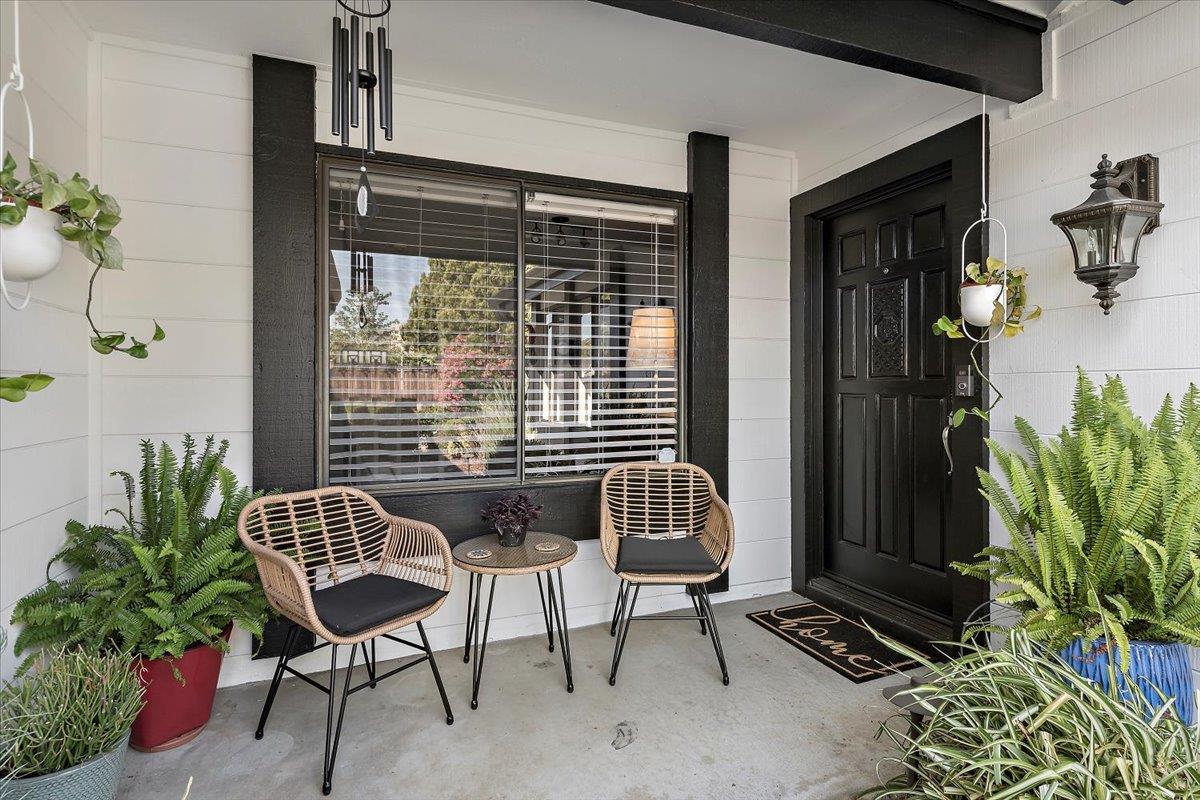 Detail Gallery Image 2 of 16 For 4057 Halkins Dr, San Jose,  CA 95124 - 4 Beds | 2 Baths