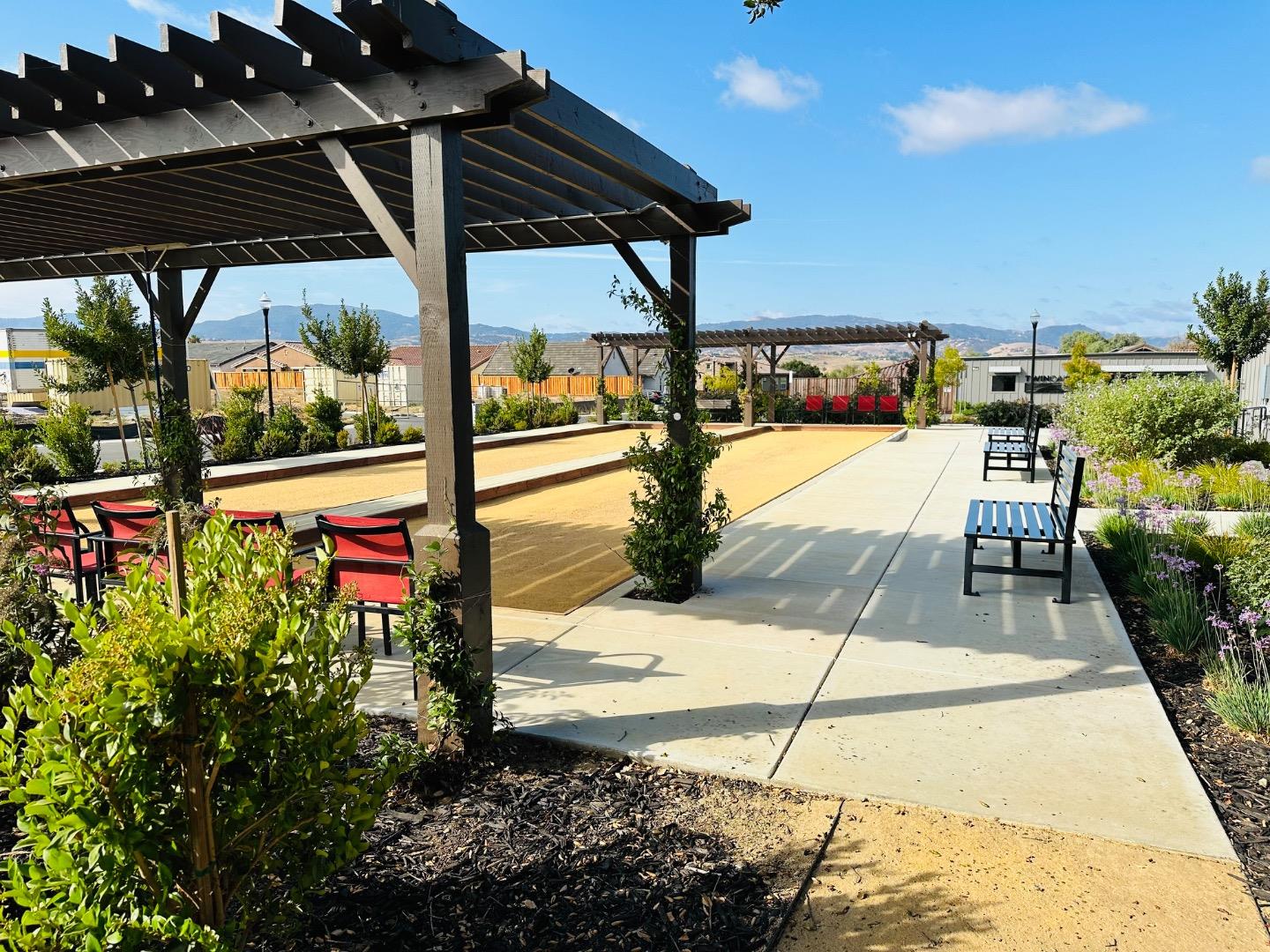 Detail Gallery Image 30 of 41 For 2051 White Oak Dr, Hollister,  CA 95023 - 2 Beds | 2 Baths