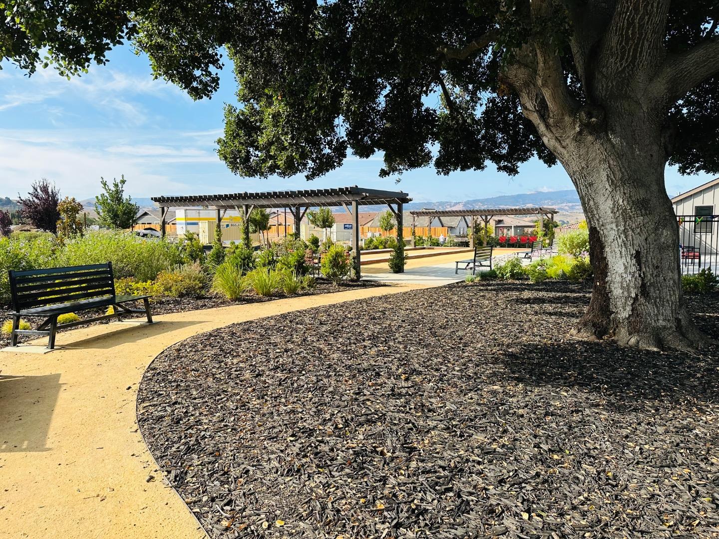 Detail Gallery Image 31 of 41 For 2051 White Oak Dr, Hollister,  CA 95023 - 2 Beds | 2 Baths
