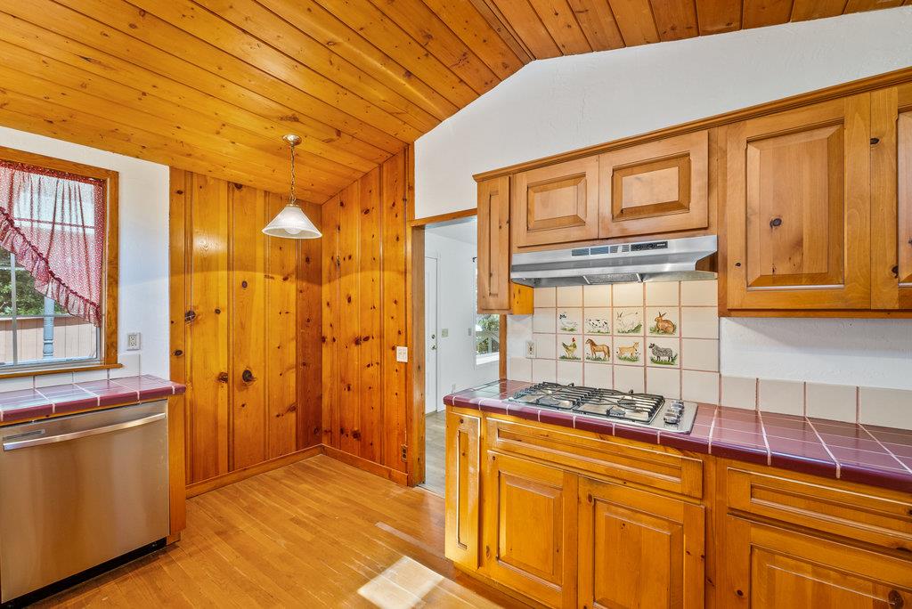 Detail Gallery Image 12 of 44 For 475 Riverview Dr, Boulder Creek,  CA 95006 - 5 Beds | 3 Baths