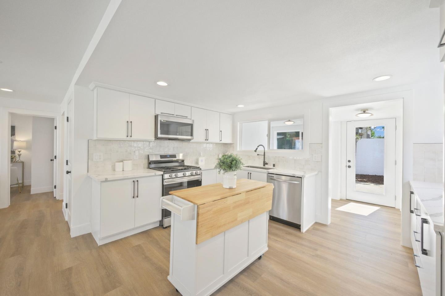 Detail Gallery Image 14 of 34 For 1480 Lincoln St, Santa Clara,  CA 95050 - 2 Beds | 2 Baths