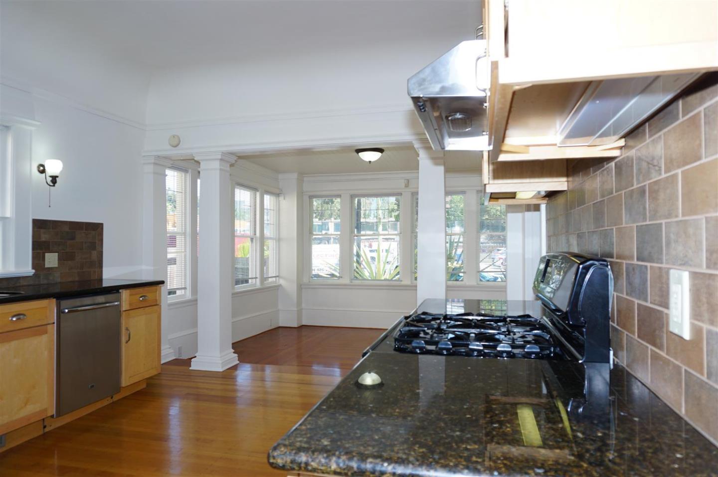 Detail Gallery Image 13 of 22 For 121 E Julian St, San Jose,  CA 95112 - 3 Beds | 3 Baths