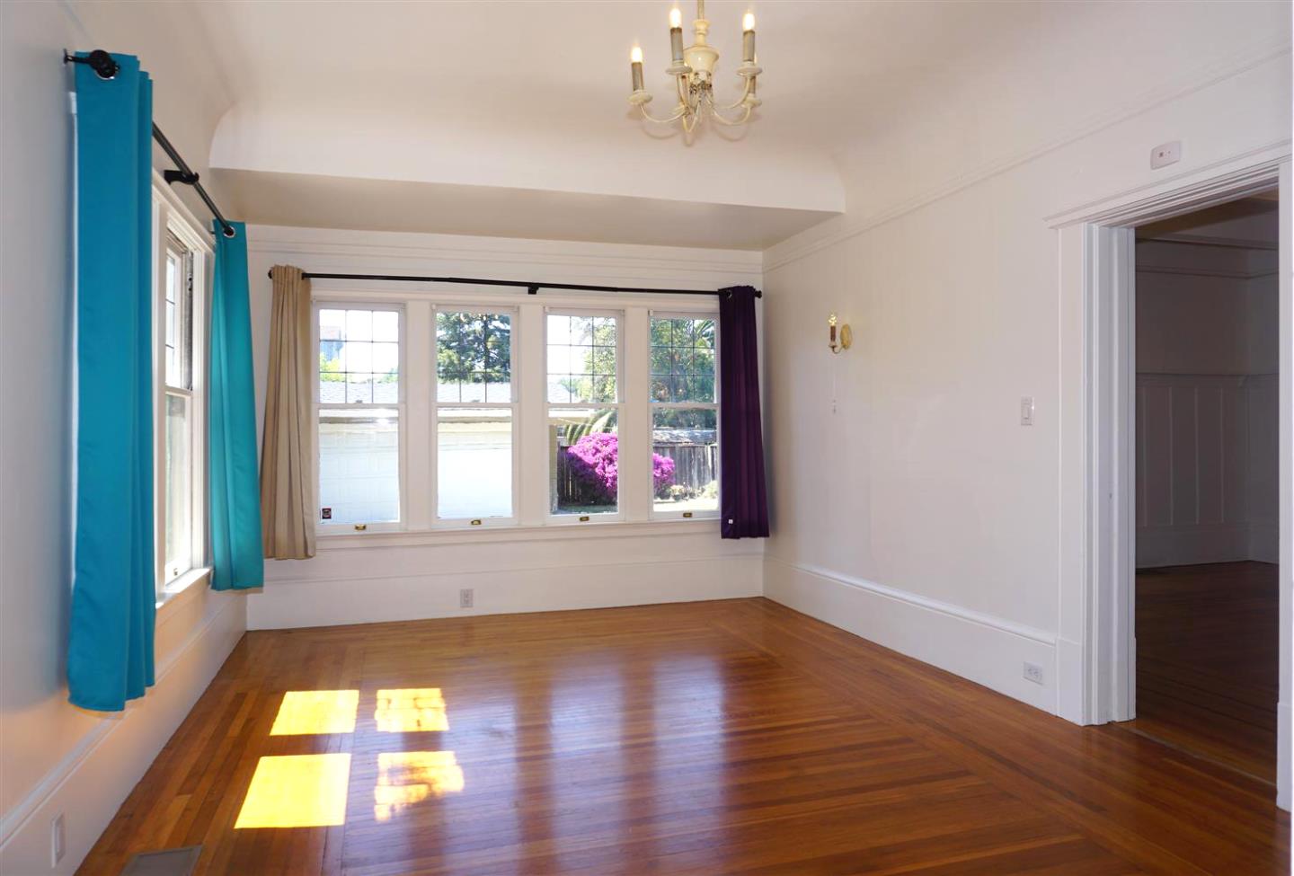 Detail Gallery Image 9 of 22 For 121 E Julian St, San Jose,  CA 95112 - 3 Beds | 3 Baths