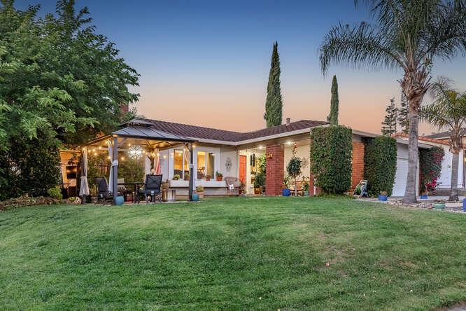 Detail Gallery Image 2 of 42 For 3197 Knightswood Way, San Jose,  CA 95148 - 4 Beds | 2 Baths