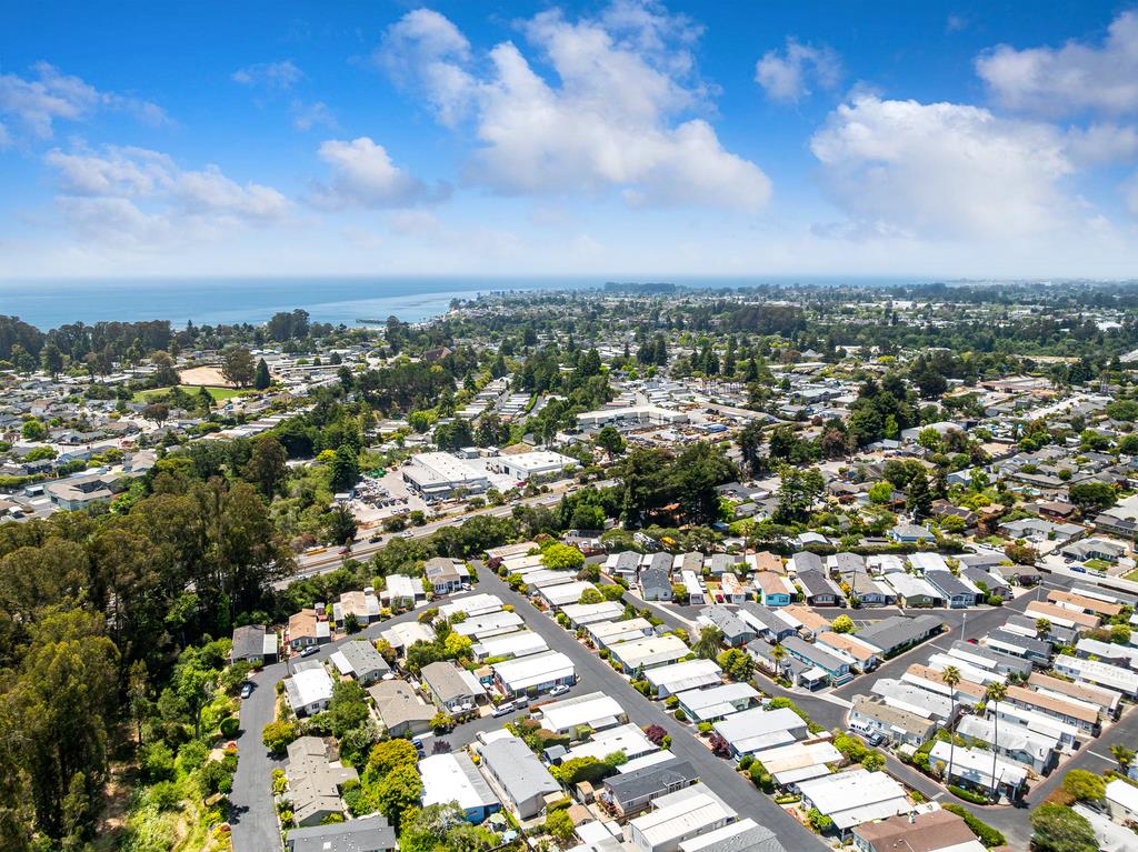 Detail Gallery Image 2 of 35 For 60 Pepperwood Way #60,  Soquel,  CA 95073 - 2 Beds | 2 Baths