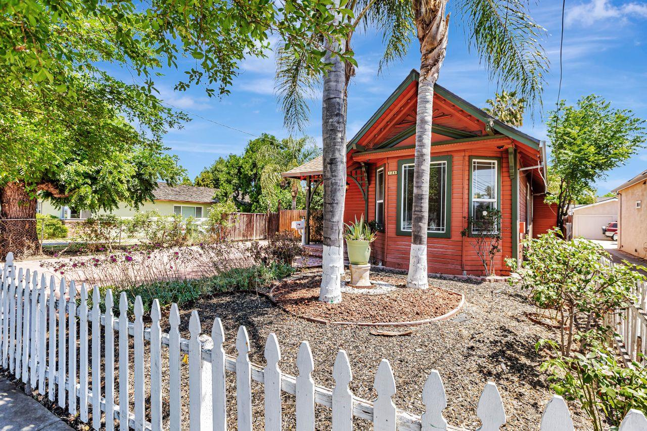 Detail Gallery Image 2 of 33 For 124 S 24th St, San Jose,  CA 95116 - 3 Beds | 2 Baths