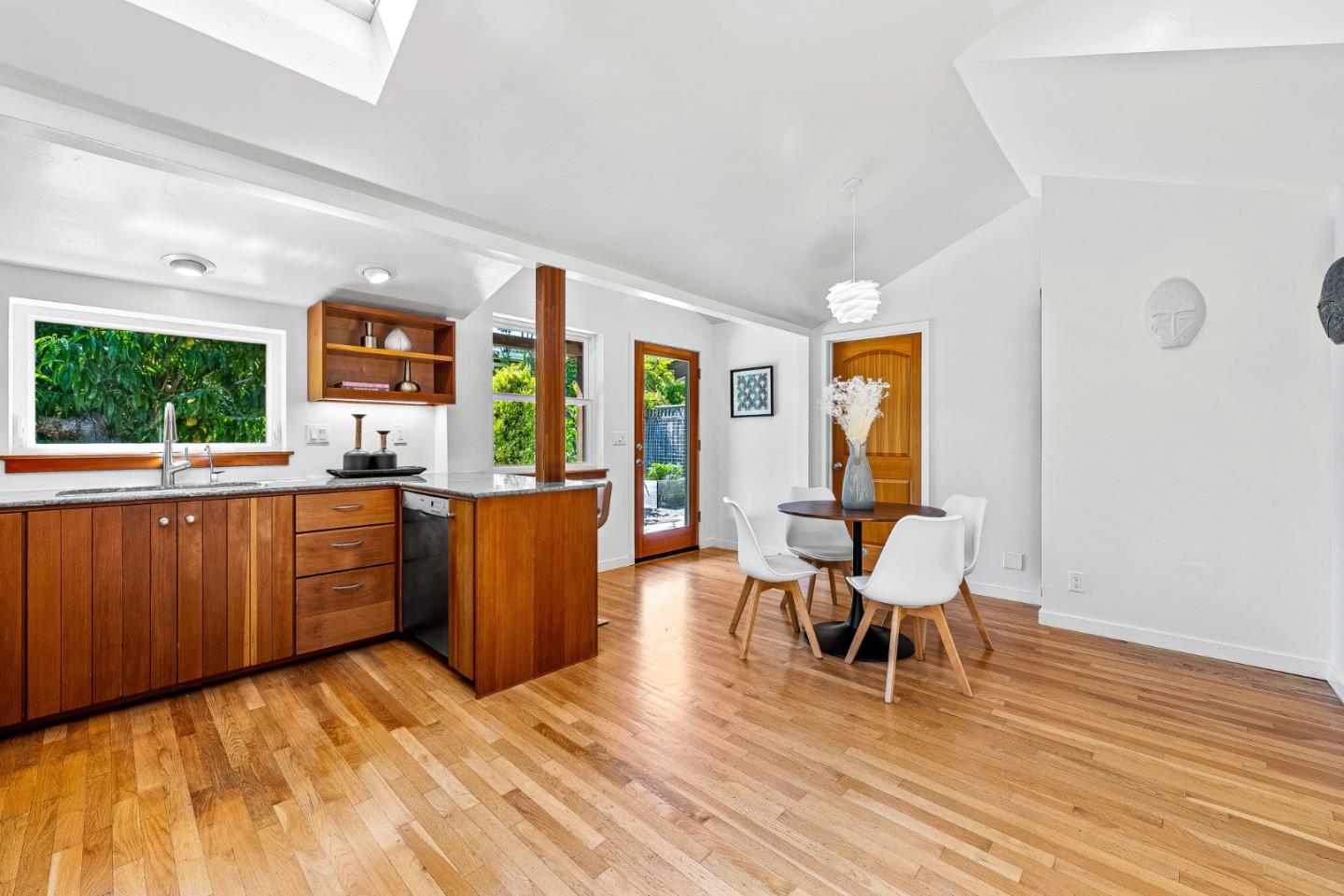 Detail Gallery Image 10 of 70 For 2801 S Main St, Soquel,  CA 95073 - 3 Beds | 3/1 Baths