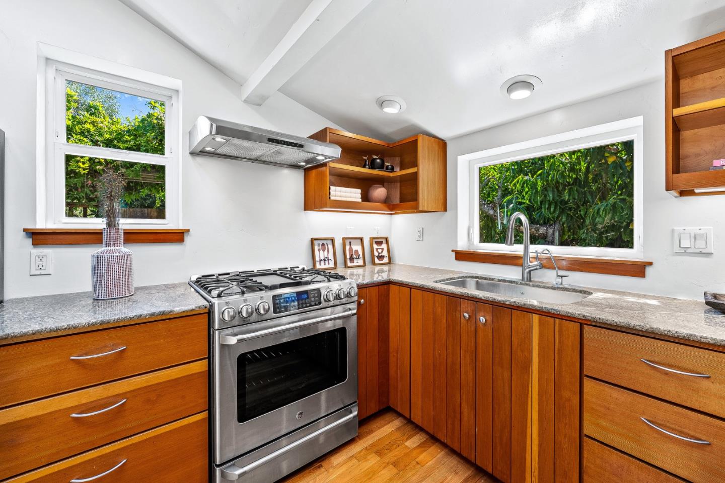 Detail Gallery Image 13 of 70 For 2801 S Main St, Soquel,  CA 95073 - 3 Beds | 3/1 Baths