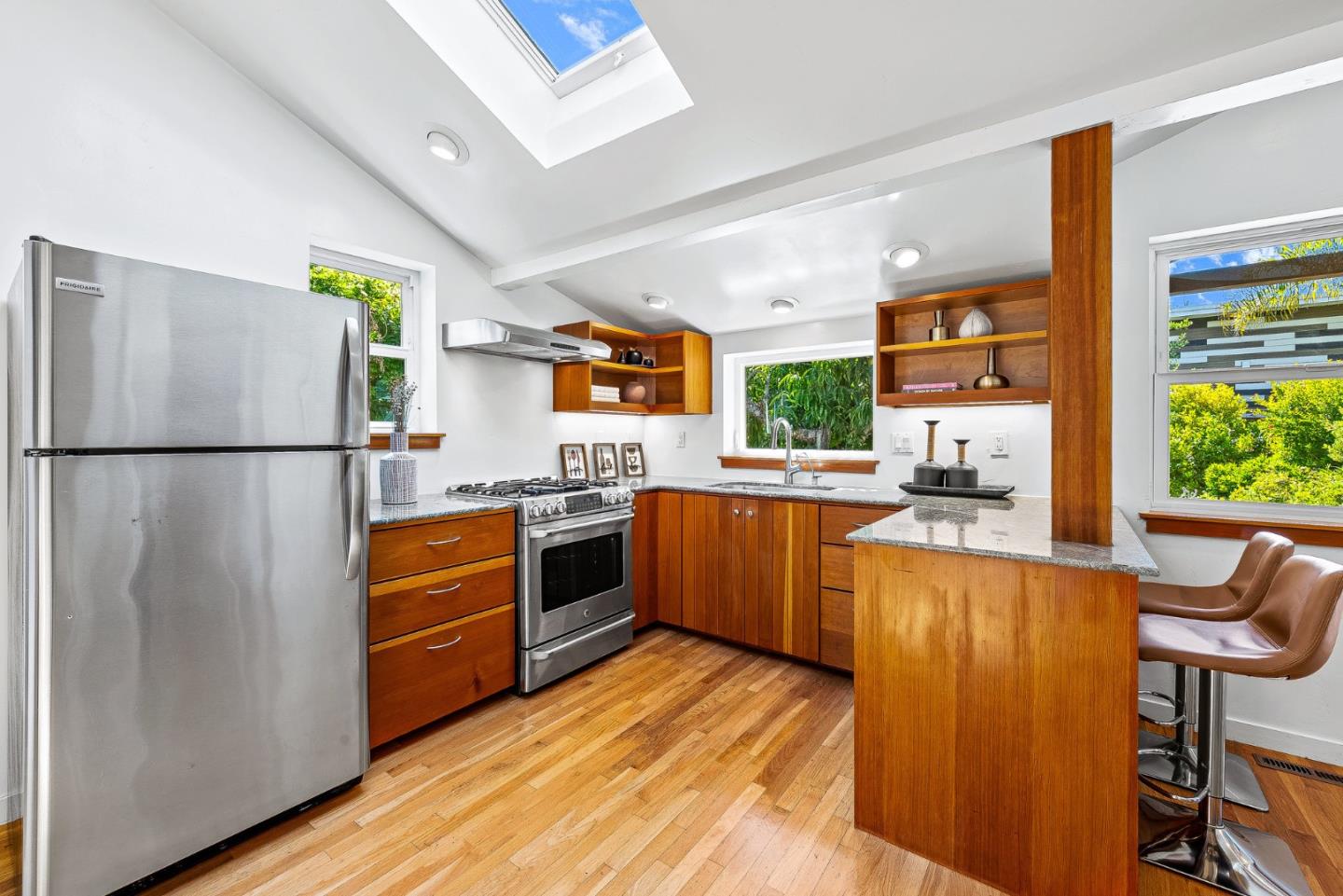 Detail Gallery Image 14 of 70 For 2801 S Main St, Soquel,  CA 95073 - 3 Beds | 3/1 Baths
