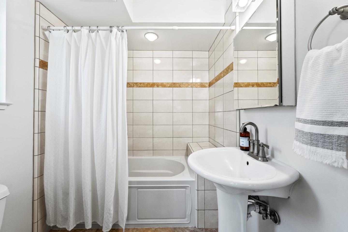 Detail Gallery Image 21 of 70 For 2801 S Main St, Soquel,  CA 95073 - 3 Beds | 3/1 Baths