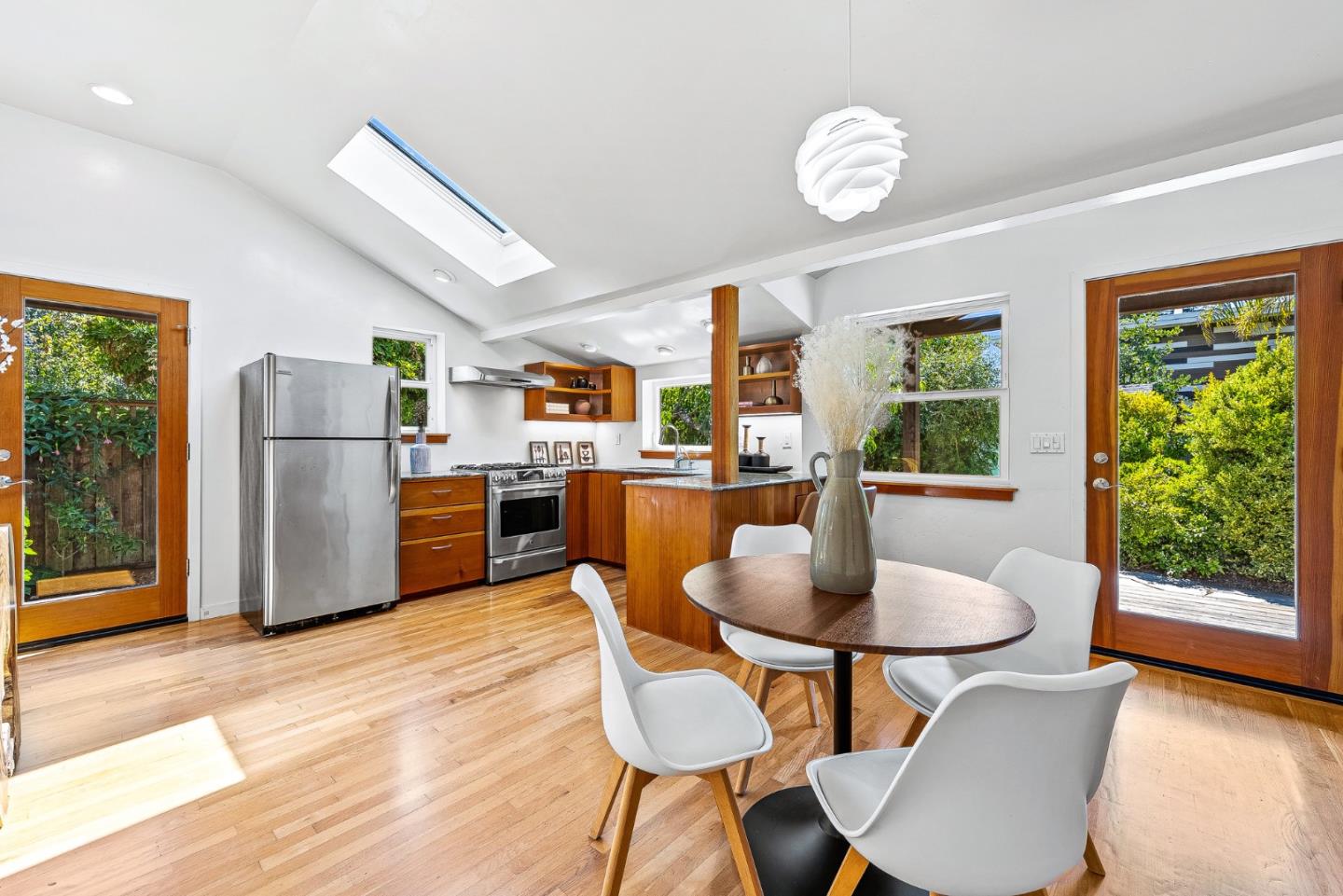 Detail Gallery Image 4 of 70 For 2801 S Main St, Soquel,  CA 95073 - 3 Beds | 3/1 Baths