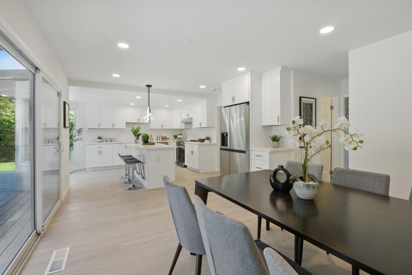 Detail Gallery Image 13 of 39 For 5657 Shadow Ridge Dr, Castro Valley,  CA 94552 - 4 Beds | 2/1 Baths