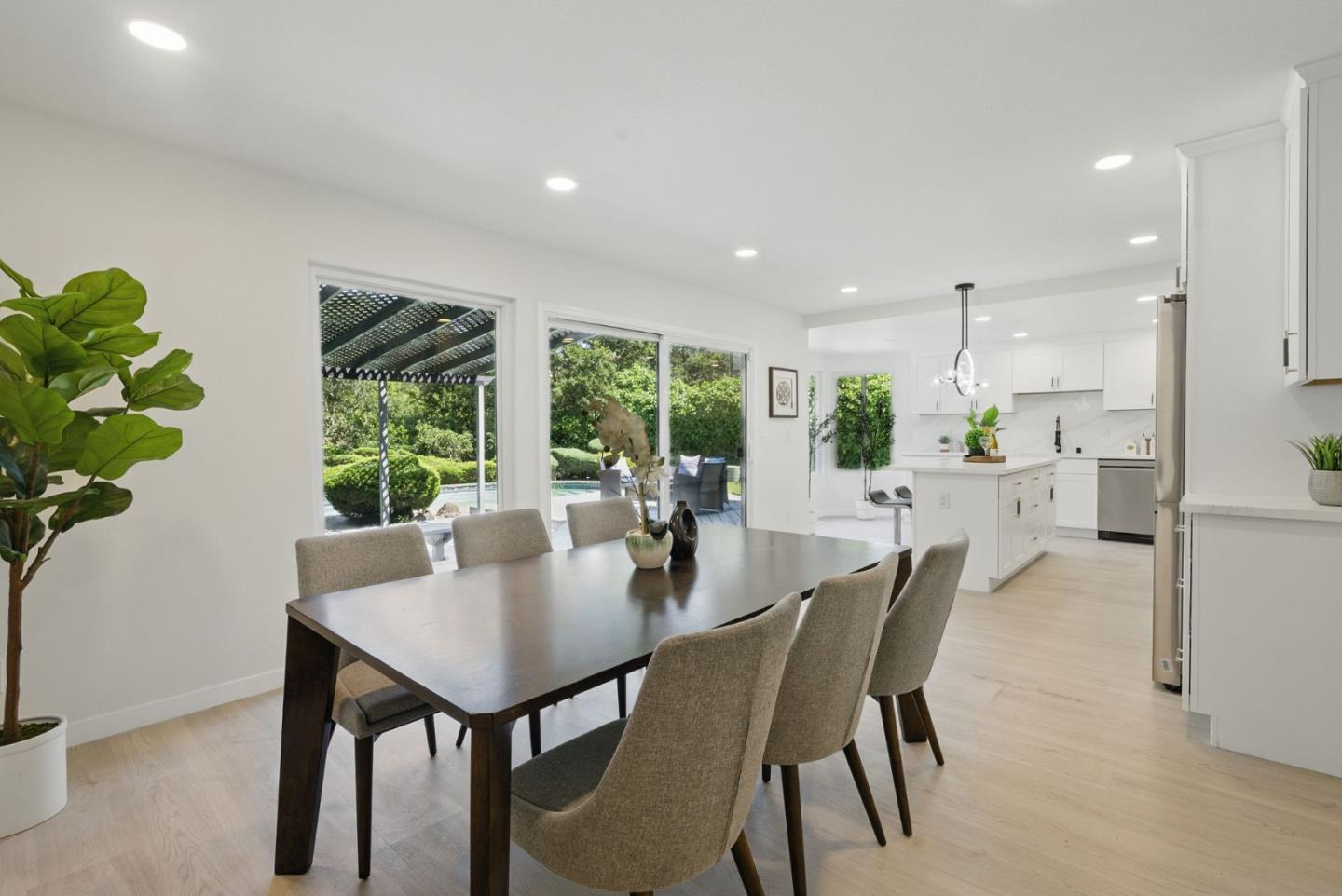 Detail Gallery Image 15 of 39 For 5657 Shadow Ridge Dr, Castro Valley,  CA 94552 - 4 Beds | 2/1 Baths