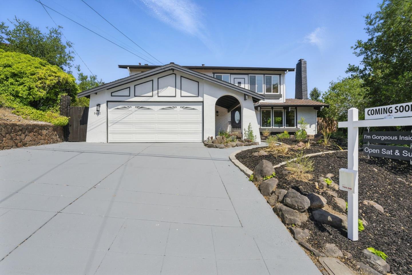 Detail Gallery Image 2 of 39 For 5657 Shadow Ridge Dr, Castro Valley,  CA 94552 - 4 Beds | 2/1 Baths