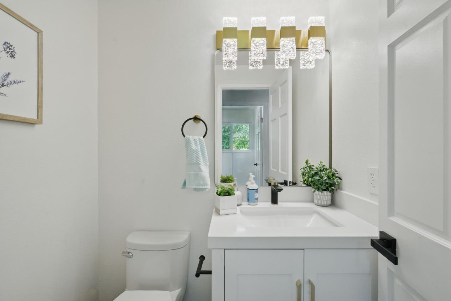 Detail Gallery Image 27 of 39 For 5657 Shadow Ridge Dr, Castro Valley,  CA 94552 - 4 Beds | 2/1 Baths