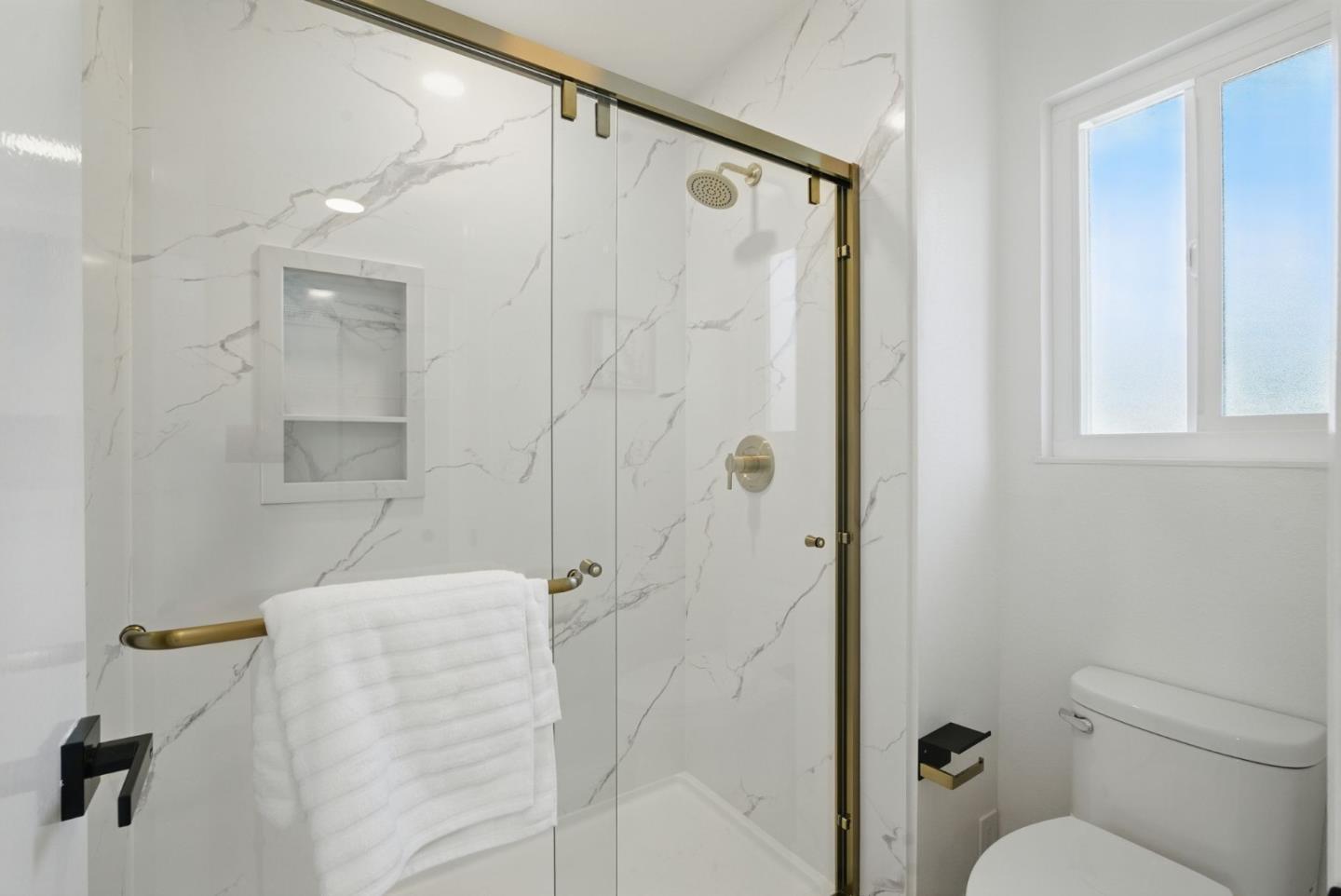 Detail Gallery Image 28 of 39 For 5657 Shadow Ridge Dr, Castro Valley,  CA 94552 - 4 Beds | 2/1 Baths
