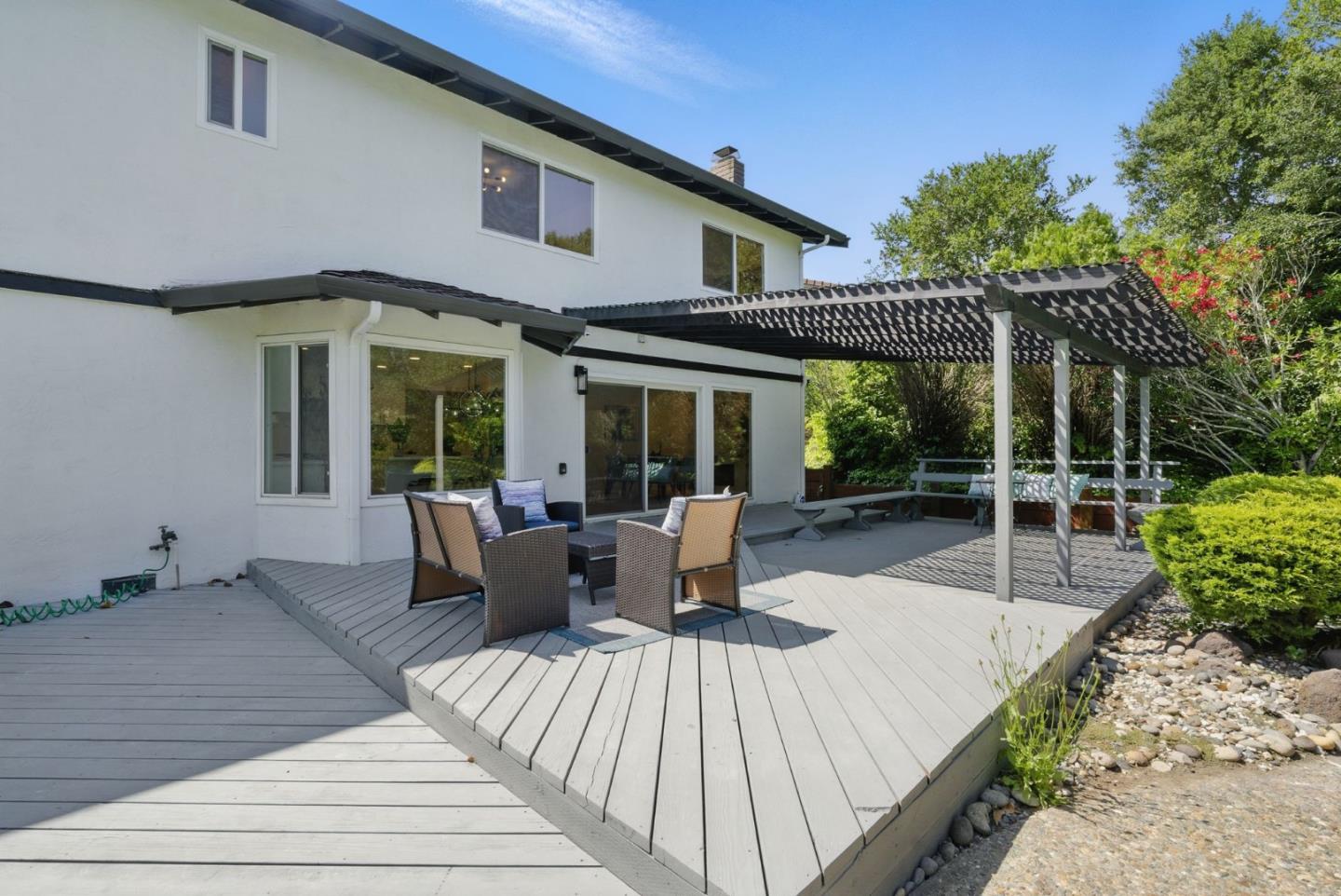 Detail Gallery Image 3 of 39 For 5657 Shadow Ridge Dr, Castro Valley,  CA 94552 - 4 Beds | 2/1 Baths
