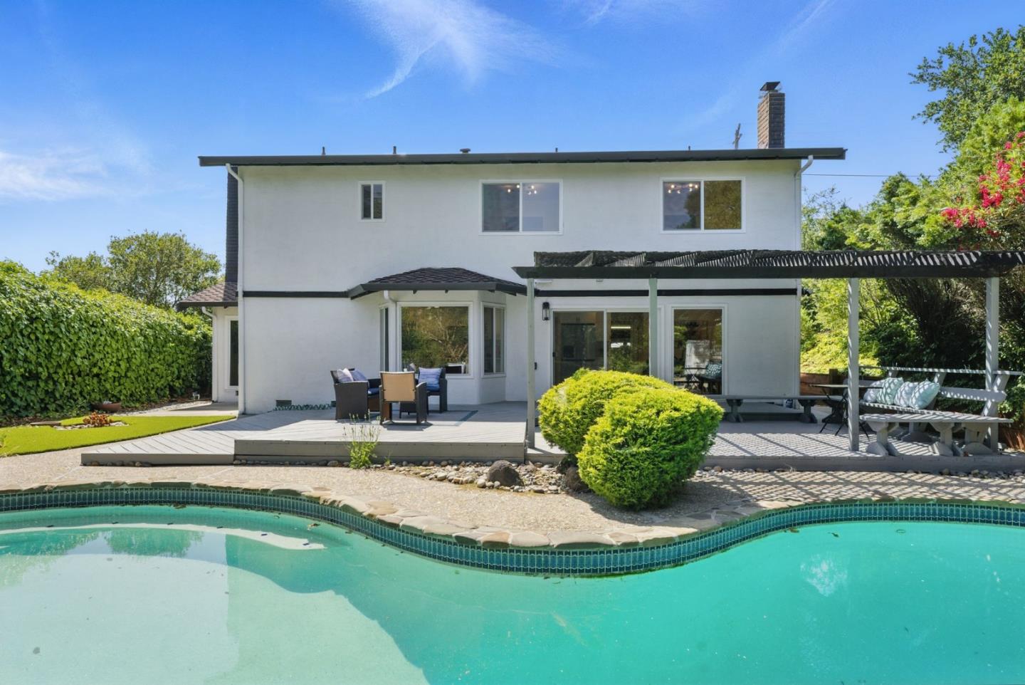 Detail Gallery Image 31 of 39 For 5657 Shadow Ridge Dr, Castro Valley,  CA 94552 - 4 Beds | 2/1 Baths