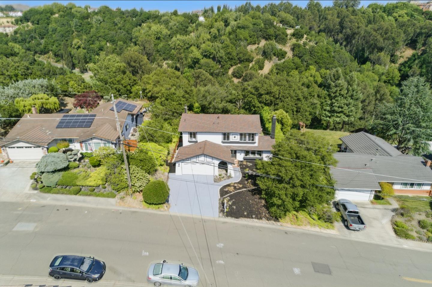 Detail Gallery Image 35 of 39 For 5657 Shadow Ridge Dr, Castro Valley,  CA 94552 - 4 Beds | 2/1 Baths