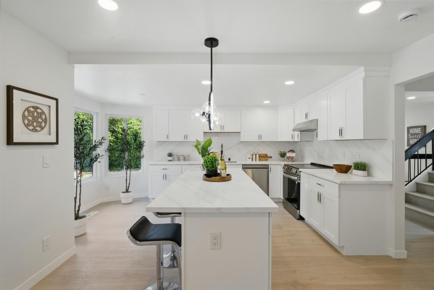 Detail Gallery Image 9 of 39 For 5657 Shadow Ridge Dr, Castro Valley,  CA 94552 - 4 Beds | 2/1 Baths