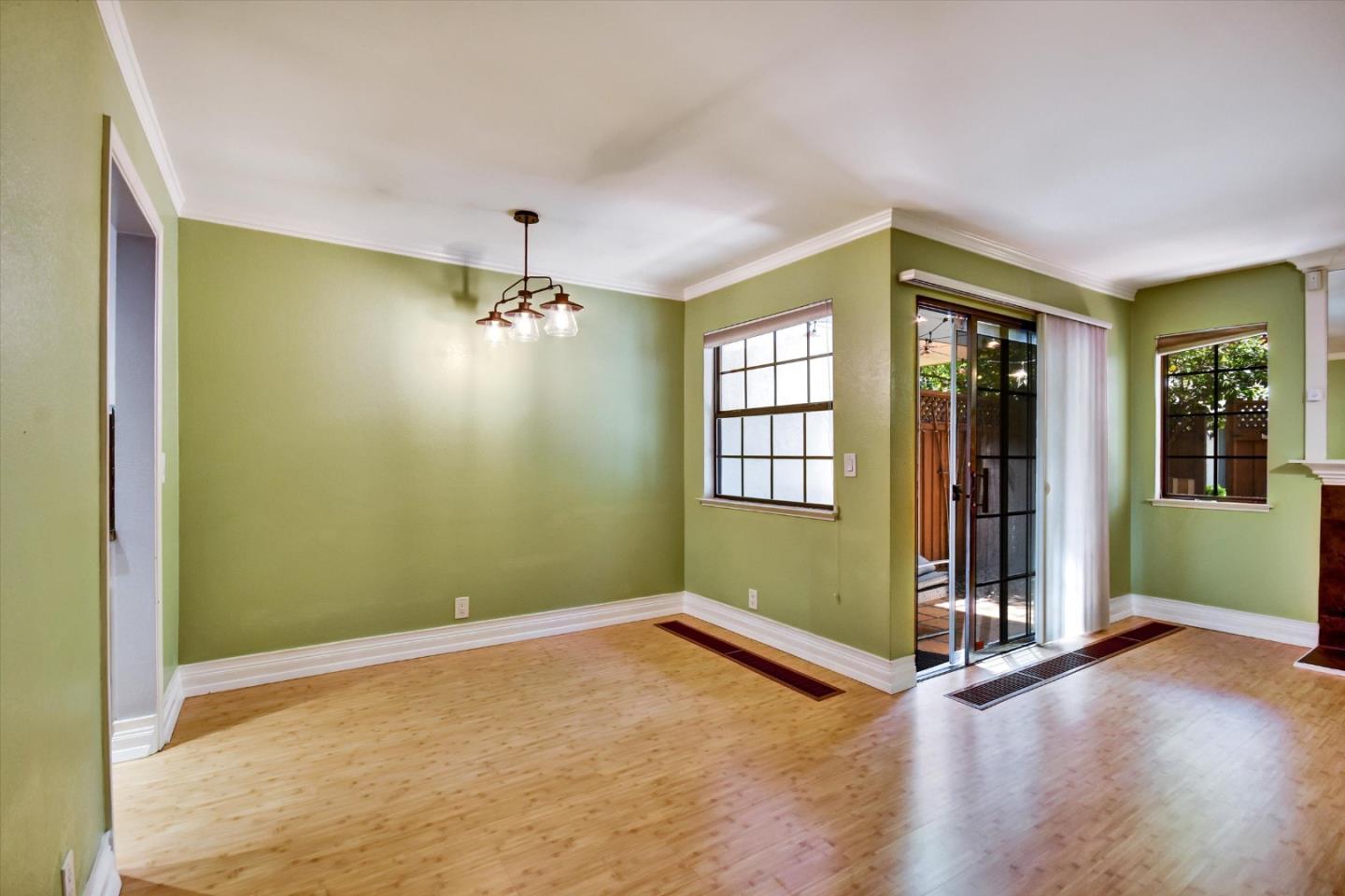 Detail Gallery Image 11 of 34 For 175 Evandale Ave #2,  Mountain View,  CA 94043 - 2 Beds | 2/1 Baths