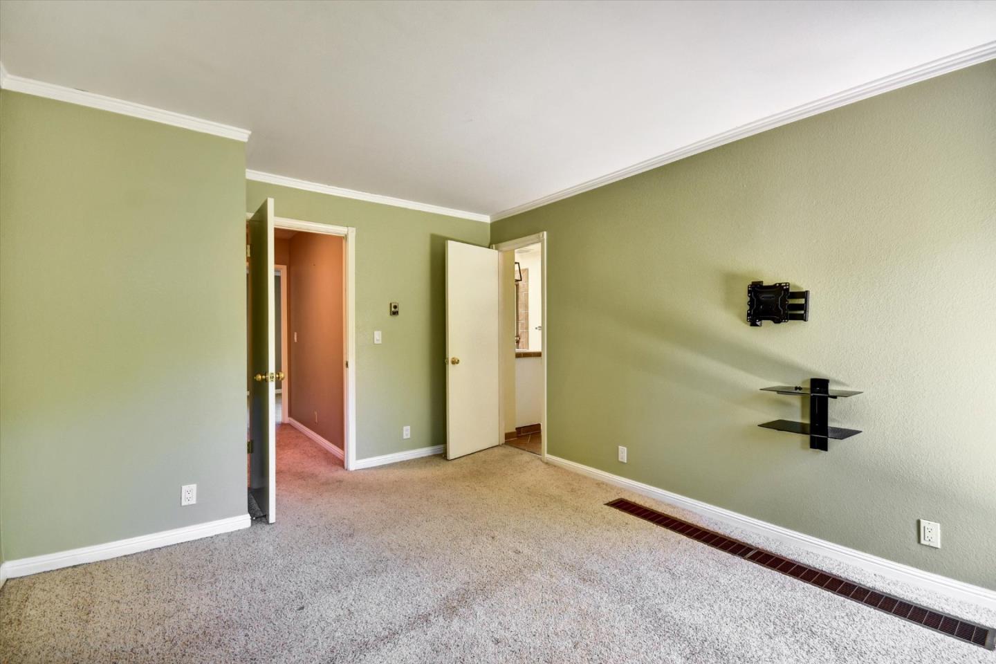 Detail Gallery Image 18 of 34 For 175 Evandale Ave #2,  Mountain View,  CA 94043 - 2 Beds | 2/1 Baths