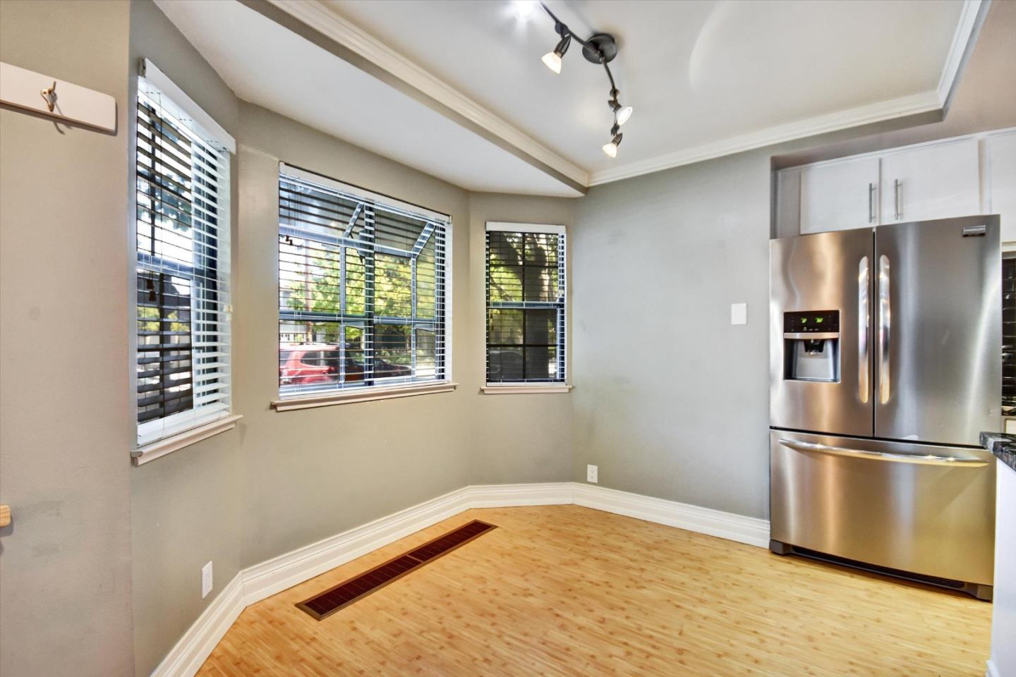 Detail Gallery Image 24 of 34 For 175 Evandale Ave #2,  Mountain View,  CA 94043 - 2 Beds | 2/1 Baths