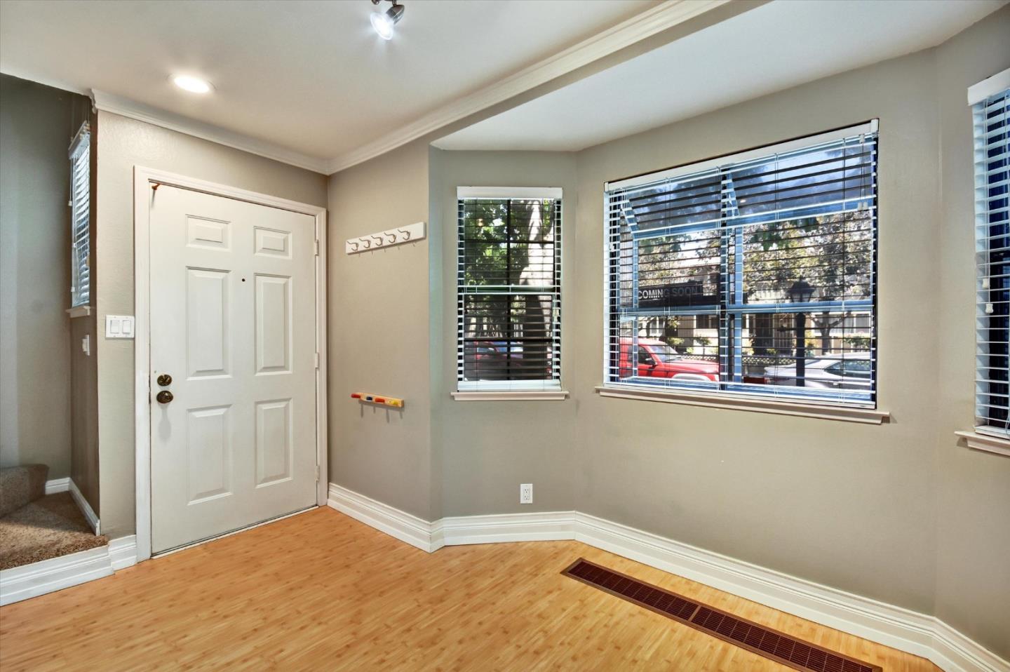 Detail Gallery Image 25 of 34 For 175 Evandale Ave #2,  Mountain View,  CA 94043 - 2 Beds | 2/1 Baths