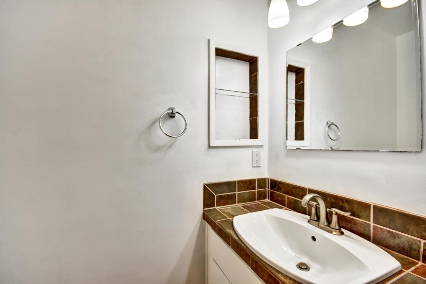 Detail Gallery Image 27 of 34 For 175 Evandale Ave #2,  Mountain View,  CA 94043 - 2 Beds | 2/1 Baths