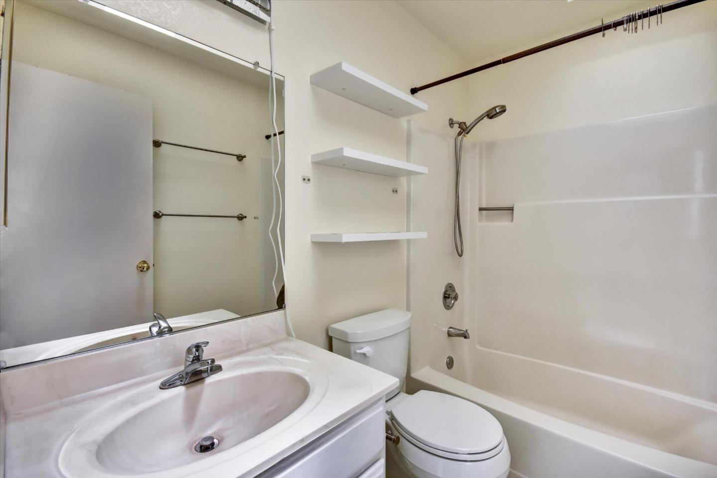Detail Gallery Image 29 of 34 For 175 Evandale Ave #2,  Mountain View,  CA 94043 - 2 Beds | 2/1 Baths