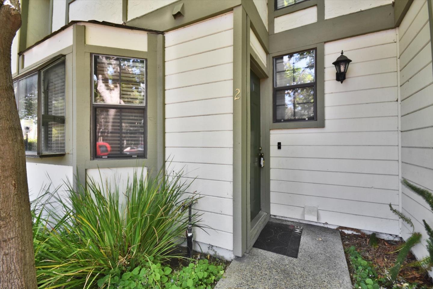 Detail Gallery Image 3 of 34 For 175 Evandale Ave #2,  Mountain View,  CA 94043 - 2 Beds | 2/1 Baths