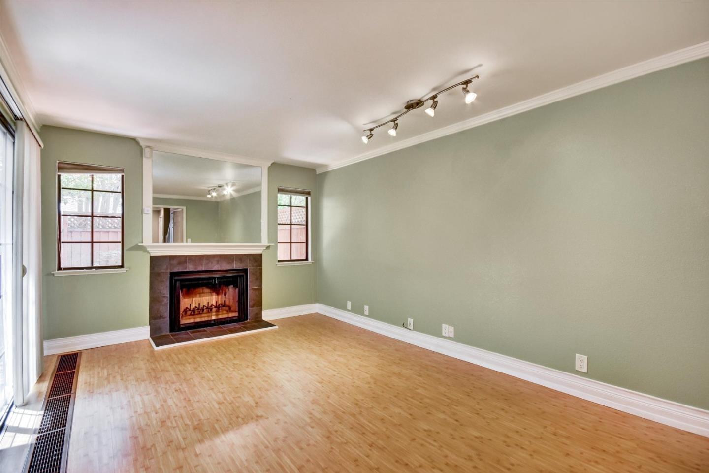 Detail Gallery Image 9 of 34 For 175 Evandale Ave #2,  Mountain View,  CA 94043 - 2 Beds | 2/1 Baths