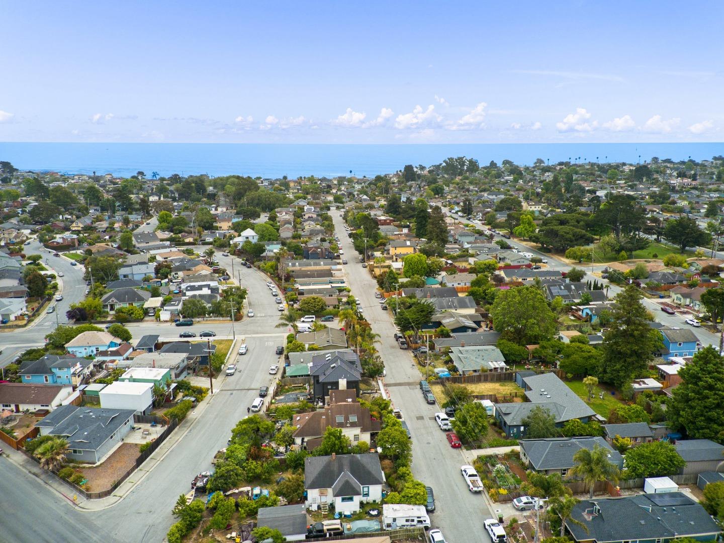Detail Gallery Image 3 of 10 For 610 Bethany Curv, Santa Cruz,  CA 95060 - 2 Beds | 1 Baths