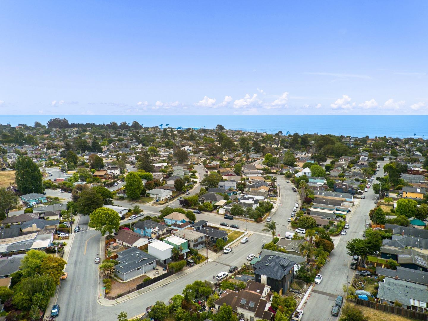 Detail Gallery Image 5 of 10 For 610 Bethany Curv, Santa Cruz,  CA 95060 - 2 Beds | 1 Baths