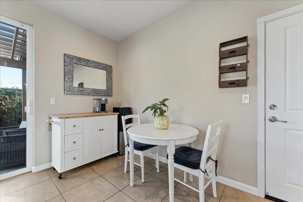 Detail Gallery Image 10 of 36 For 1600 Panorama Dr, Hollister,  CA 95023 - 4 Beds | 2/1 Baths