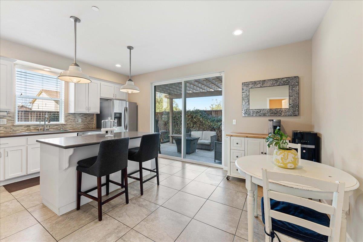 Detail Gallery Image 11 of 36 For 1600 Panorama Dr, Hollister,  CA 95023 - 4 Beds | 2/1 Baths