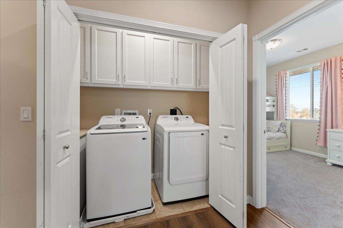 Detail Gallery Image 14 of 36 For 1600 Panorama Dr, Hollister,  CA 95023 - 4 Beds | 2/1 Baths