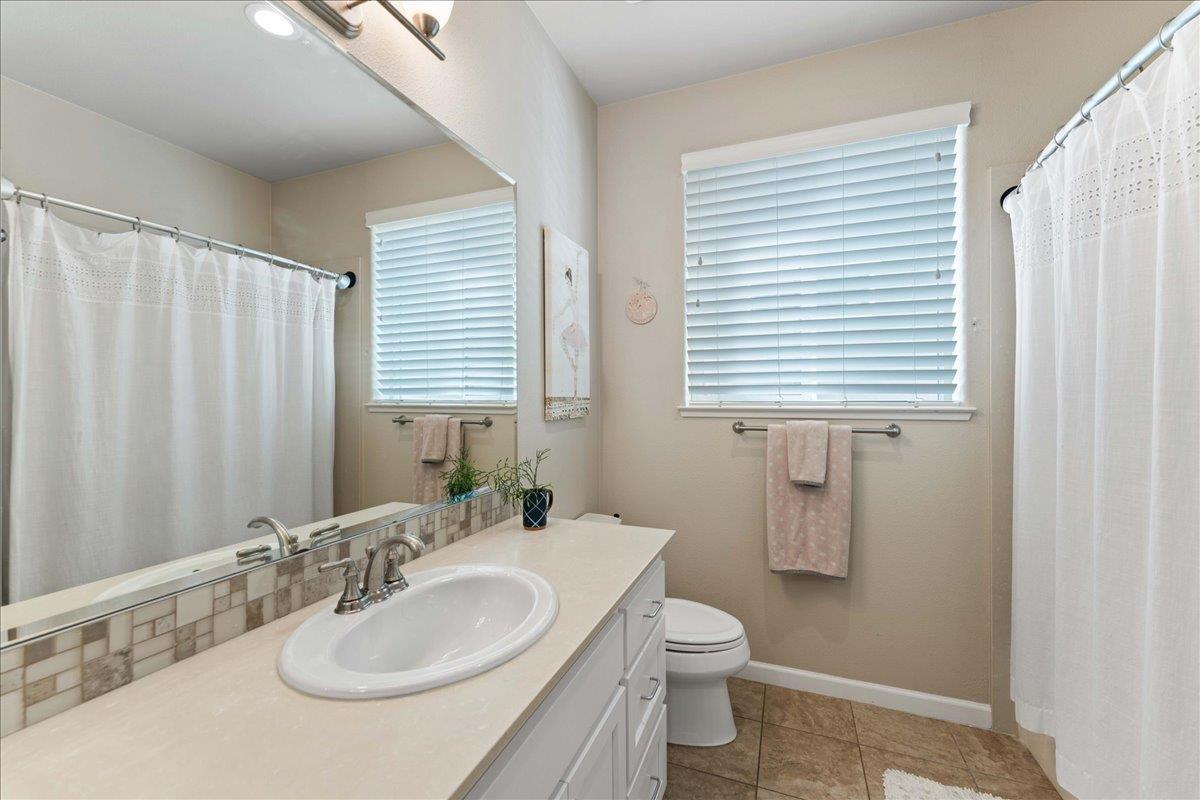 Detail Gallery Image 22 of 36 For 1600 Panorama Dr, Hollister,  CA 95023 - 4 Beds | 2/1 Baths