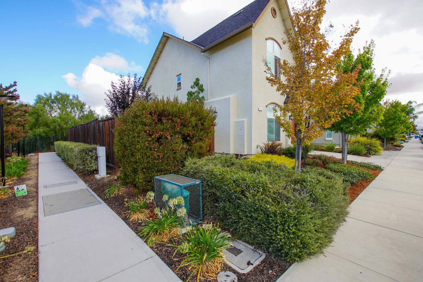 Detail Gallery Image 3 of 36 For 1600 Panorama Dr, Hollister,  CA 95023 - 4 Beds | 2/1 Baths