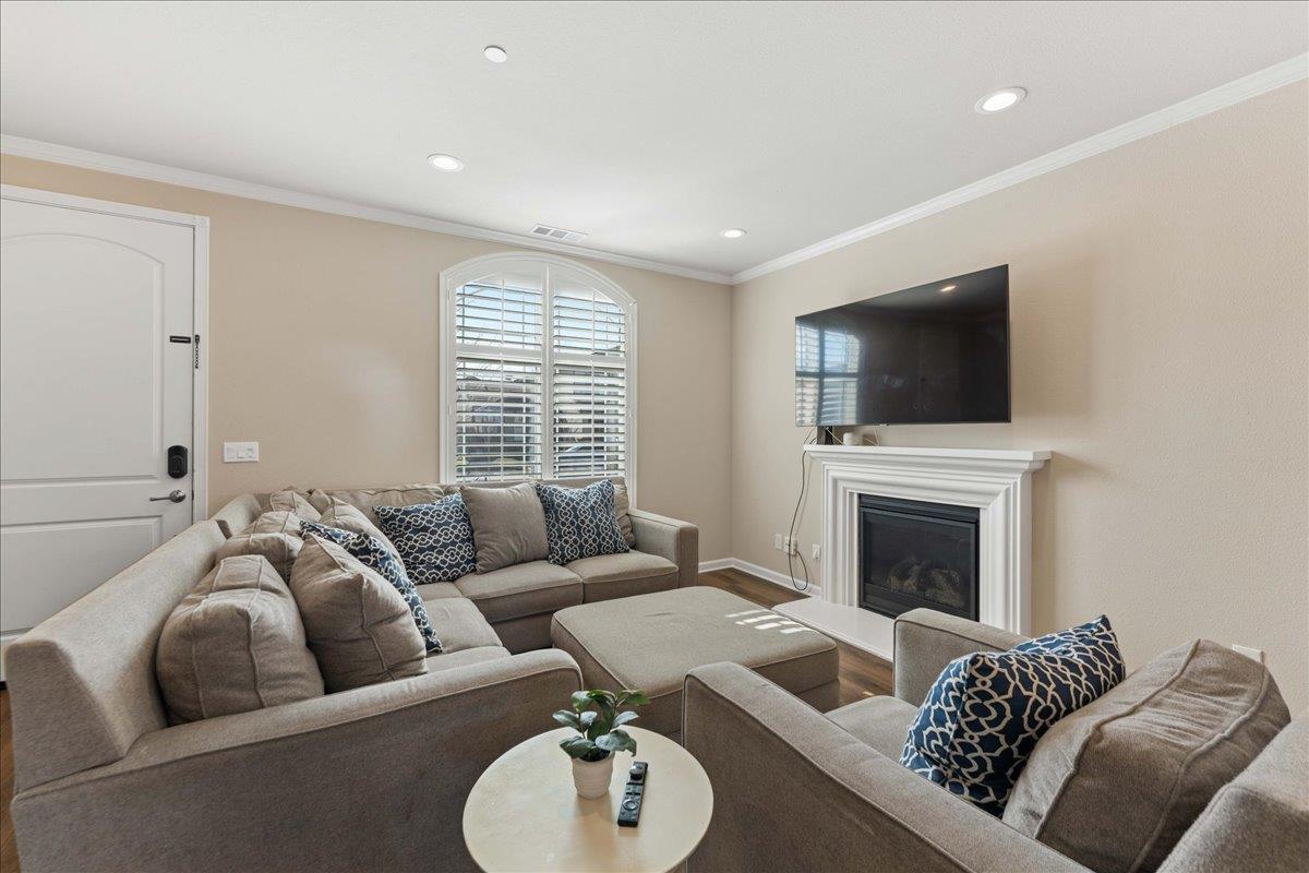 Detail Gallery Image 5 of 36 For 1600 Panorama Dr, Hollister,  CA 95023 - 4 Beds | 2/1 Baths