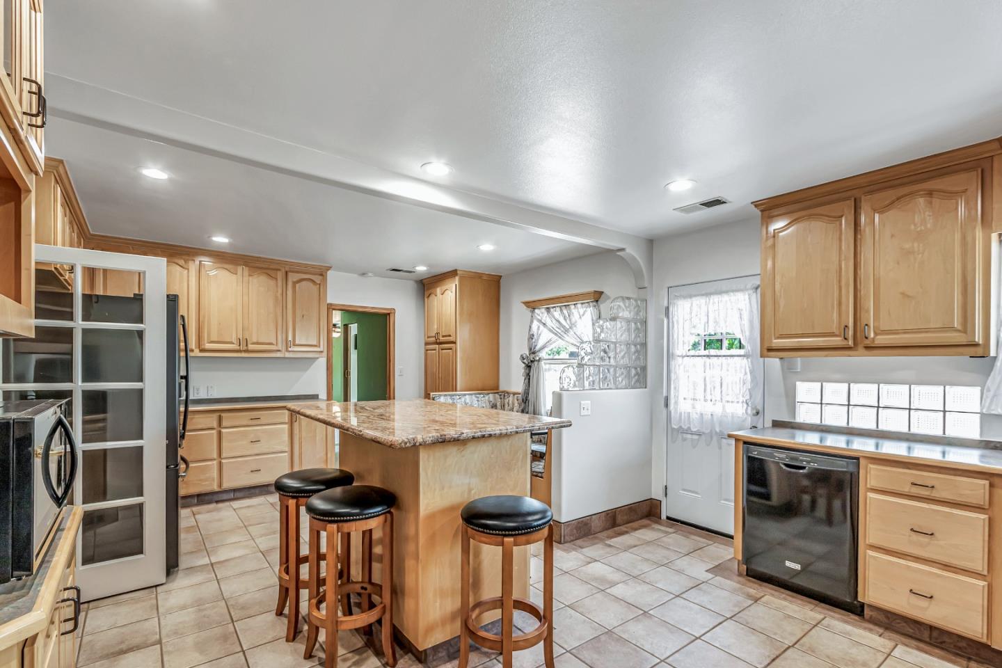 Detail Gallery Image 8 of 42 For 1139 W Parr Ave, Campbell,  CA 95008 - 3 Beds | 2 Baths