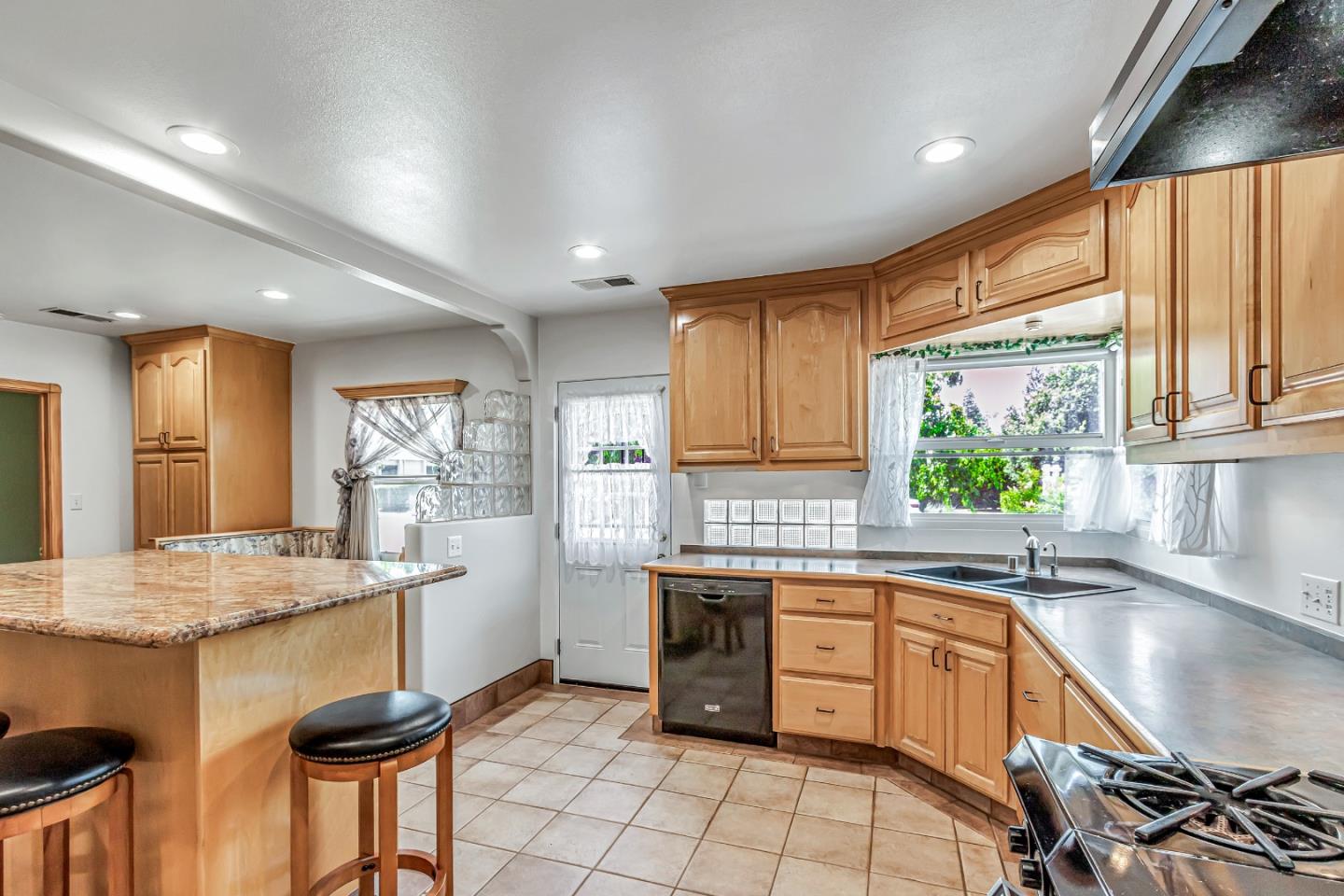 Detail Gallery Image 9 of 42 For 1139 W Parr Ave, Campbell,  CA 95008 - 3 Beds | 2 Baths