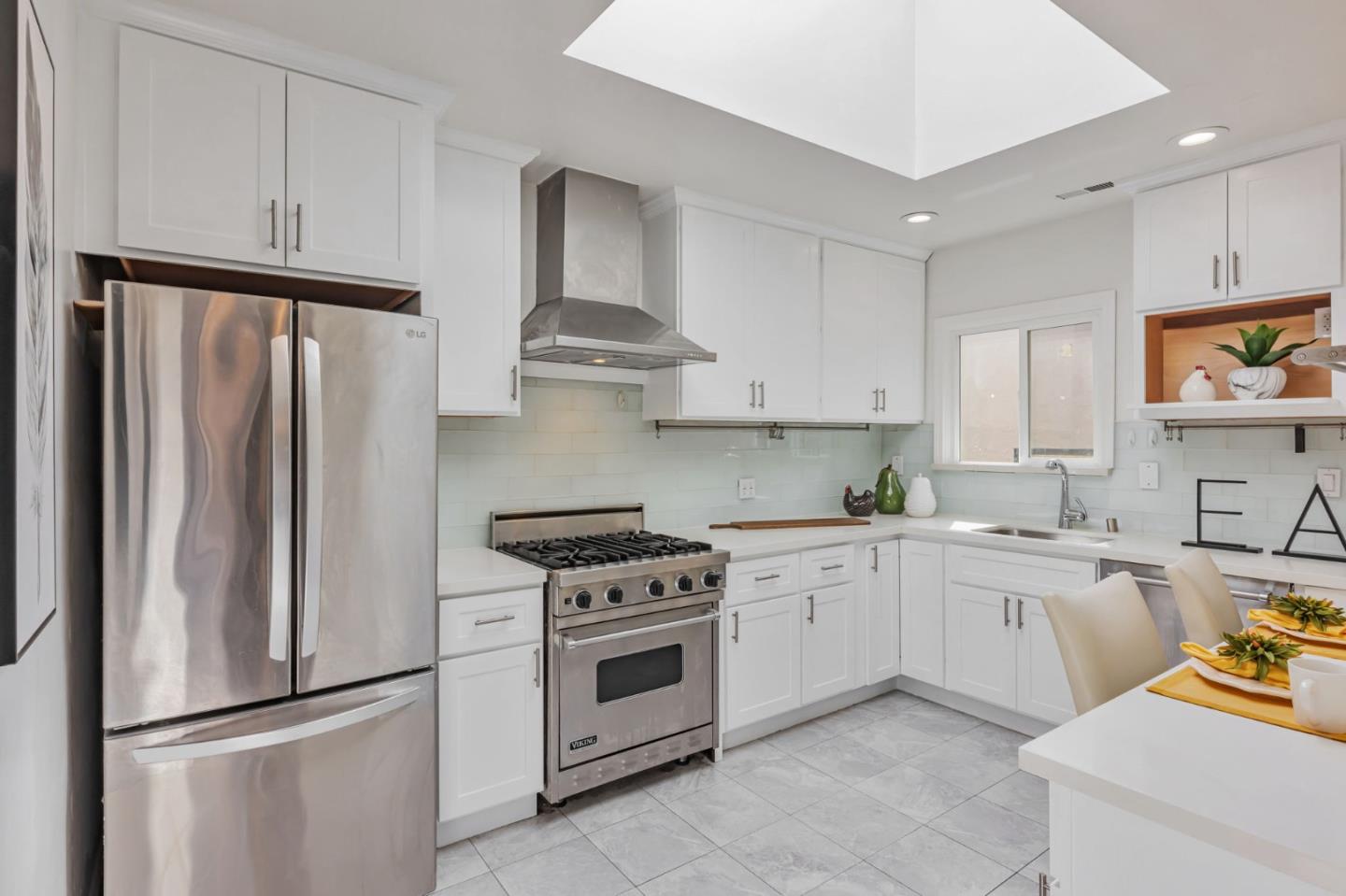 Detail Gallery Image 11 of 36 For 2328 Le Conte Ave, Berkeley,  CA 94709 - 3 Beds | 2 Baths